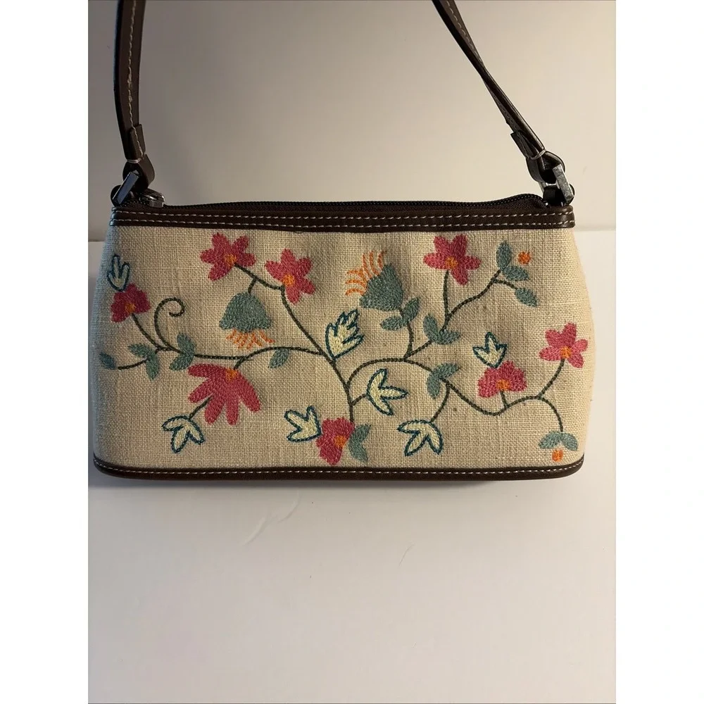 Liz Claiborne zipper closure